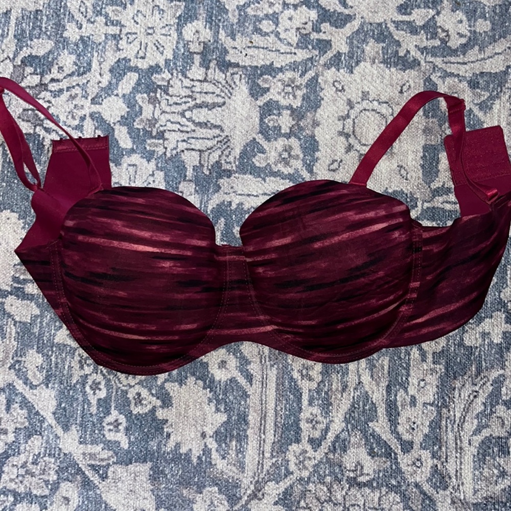 Adrienne Vittadini size 38 D Bra